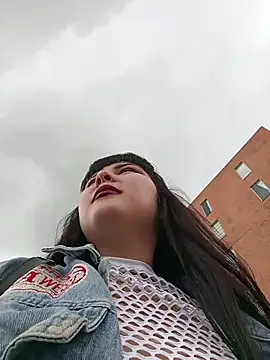 Snapshot of Yuliks_ chatting on December 4, 2025, 3:22 pm Yuliks online show from December 4, 2025, 3:22 pm