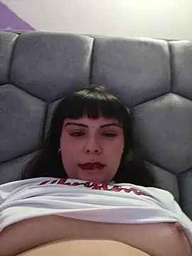 Snapshot of Yuliks_ chatting on December 13, 2025, 9:43 pm Yuliks online show from December 13, 2025, 9:43 pm