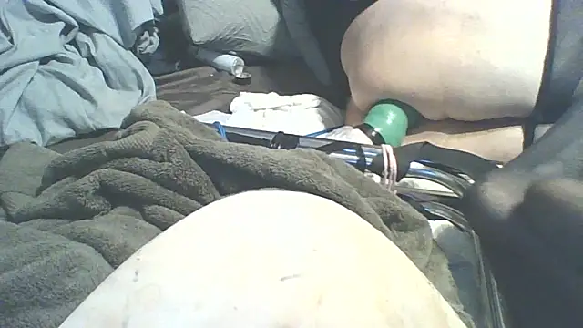 Snapshot of xxxenzo1 chatting on December 16, 2025, 1:04 pm xxxenzo1 online show from December 16, 2025, 1:04 pm