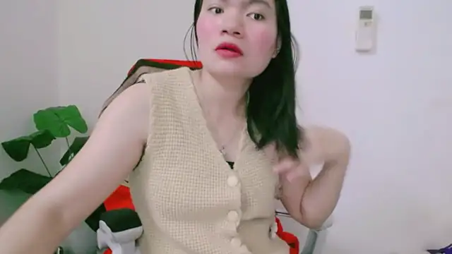 Snapshot of Lisa537- chatting on December 4, 2025, 7:07 am Lisa537- online show from December 4, 2025, 7:07 am