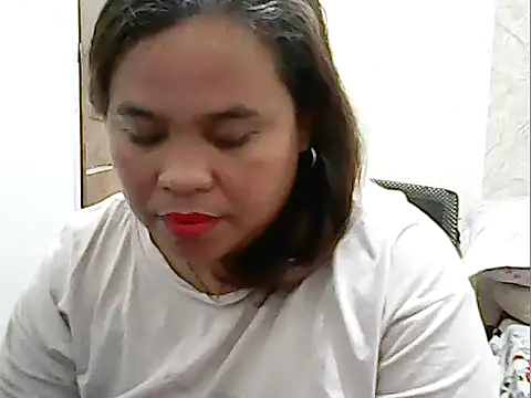 cutechubby online show from April 1, 2026, 11:34 pm