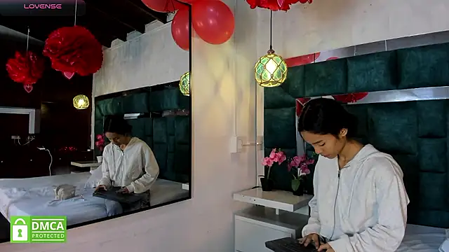  bonnyandclyde online show from February 18, 2026, 12:01 pm