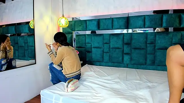  bonnyandclyde online show from February 8, 2026, 12:14 pm