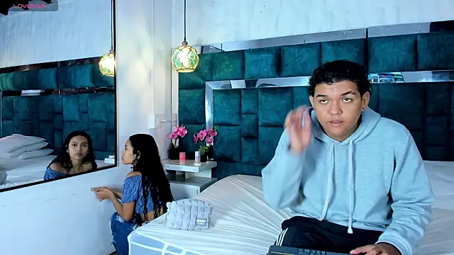  bonnyandclyde online show from March 24, 2026, 1:11 pm