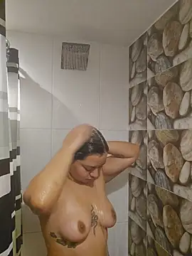 Snapshot of melany-_- chatting on November 25, 2025, 4:40 pm melany- - online show from November 25, 2025, 4:40 pm