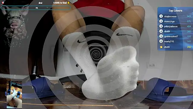 Snapshot of Alphacashmaster777 chatting on June 25, 2026, 5:40 pm Alphacashmaster777 online show from June 25, 2026, 5:40 pm
