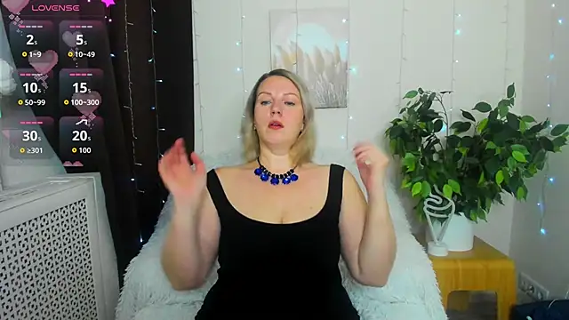 Snapshot of Alison_star_ chatting on December 2, 2025, 1:39 am Alison star online show from December 2, 2025, 1:39 am