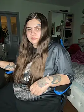 Snapshot of MariasV chatting on December 5, 2025, 4:38 pm MariasV online show from December 5, 2025, 4:38 pm