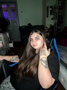 Snapshot of MariasV chatting on December 14, 2025, 4:56 pm MariasV online show from December 14, 2025, 4:56 pm