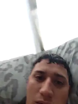 Alvarezz0202 online show from May 5, 2026, 8:01 pm