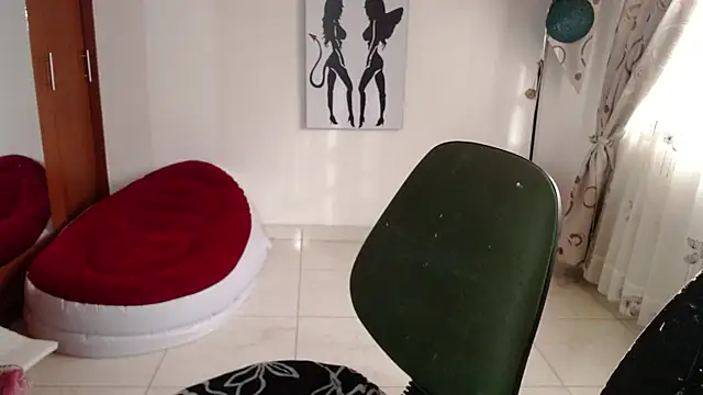 Snapshot of vivian-milf chatting on November 30, 2025, 12:17 pm vivian-milf online show from November 30, 2025, 12:17 pm