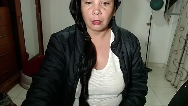 vivian-milf online show from May 8, 2026, 2:26 am