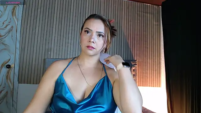 Snapshot of Karla_Ferrer_x chatting on July 6, 2026, 2:35 pm Karla Ferrer x online show from July 6, 2026, 2:35 pm