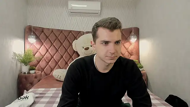 Snapshot of ThomasSmity chatting on November 27, 2025, 12:27 pm ThomasSmity online show from November 27, 2025, 12:27 pm