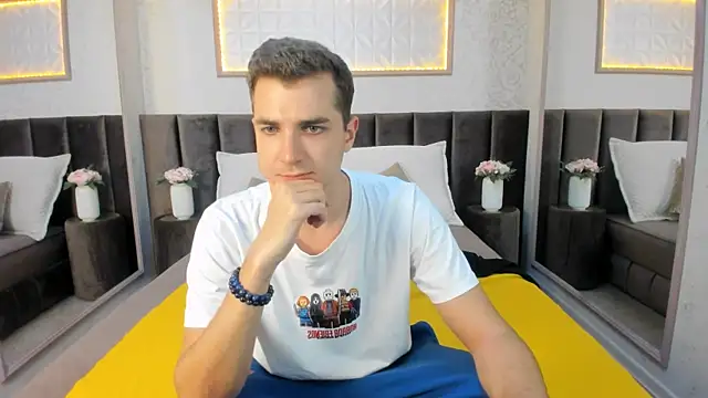 Snapshot of ThomasSmity chatting on November 25, 2025, 5:35 pm ThomasSmity online show from November 25, 2025, 5:35 pm