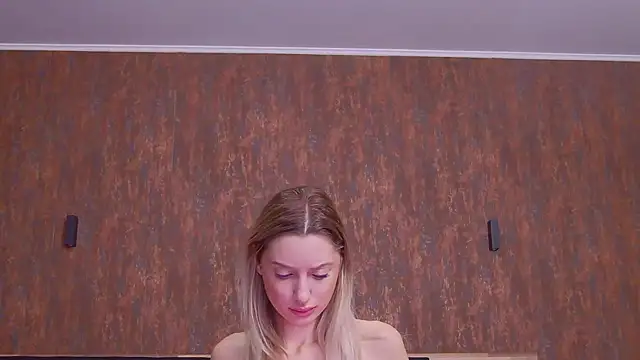 Snapshot of SilviaPastori chatting on December 3, 2025, 5:30 am SilviaPastori online show from December 3, 2025, 5:30 am