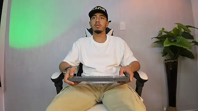 Snapshot of Brand_Collins chatting on February 5, 2026, 11:28 am Brand Collins online show from February 5, 2026, 11:28 am