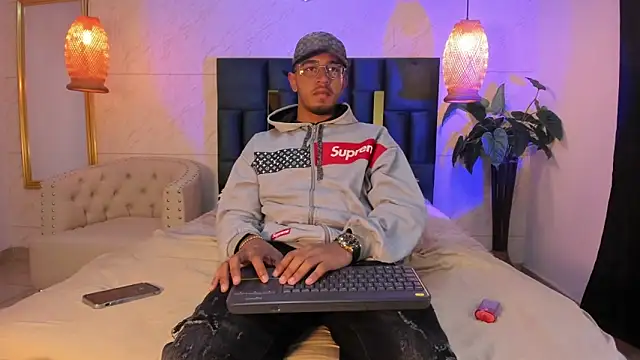 Snapshot of Brand_Collins chatting on November 26, 2025, 1:11 pm Brand Collins online show from November 26, 2025, 1:11 pm