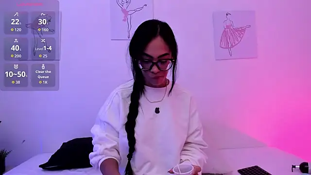 Klohewilliams  online show from December 20, 2025, 12:41 pm