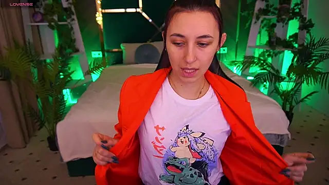 Snapshot of RoxieRay chatting on February 15, 2026, 2:38 pm RoxieRay online show from February 15, 2026, 2:38 pm