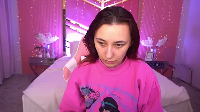 Snapshot of RoxieRay chatting on March 20, 2026, 7:31 am RoxieRay online show from March 20, 2026, 7:31 am