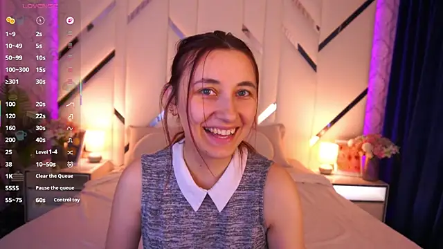 Snapshot of RoxieRay chatting on June 6, 2026, 2:11 pm RoxieRay online show from June 6, 2026, 2:11 pm