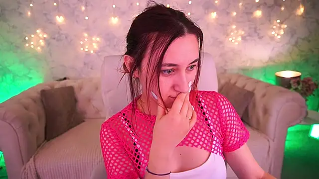 Snapshot of RoxieRay chatting on March 14, 2026, 7:36 am RoxieRay online show from March 14, 2026, 7:36 am