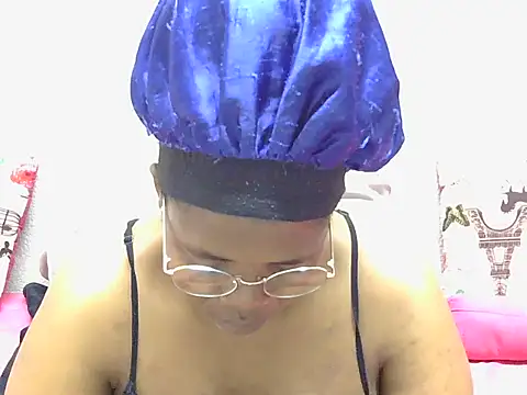 Snapshot of KittyPussyZA chatting on December 14, 2025, 6:57 pm KittyPussyZA online show from December 14, 2025, 6:57 pm