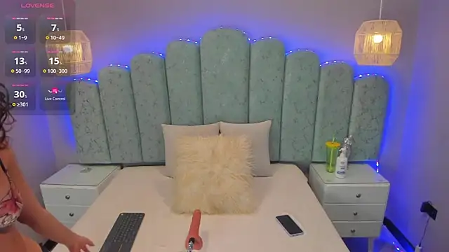 ninacrave  online show from January 7, 2026, 2:49 am