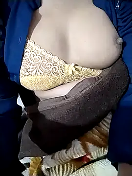 Snapshot of RASHMI_SHARMA9 chatting on December 13, 2025, 8:04 pm RASHMI SHARMA9 online show from December 13, 2025, 8:04 pm