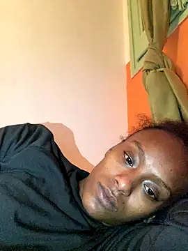 Snapshot of ___Hannah___ chatting on December 4, 2025, 6:01 am Hannah online show from December 4, 2025, 6:01 am