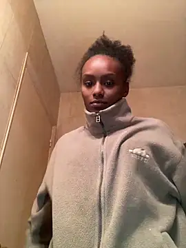 Snapshot of ___Hannah___ chatting on December 5, 2025, 2:00 am Hannah online show from December 5, 2025, 2:00 am