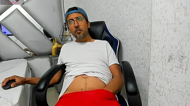 Snapshot of DANIDICK_VC chatting on December 2, 2025, 12:18 pm DANIDICK VC online show from December 2, 2025, 12:18 pm