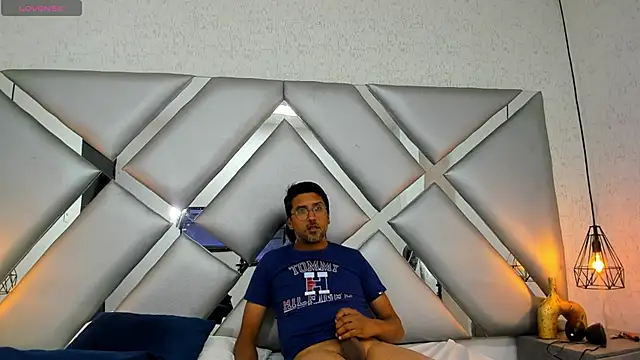 Snapshot of DANIDICK_VC chatting on November 26, 2025, 12:27 pm DANIDICK VC online show from November 26, 2025, 12:27 pm