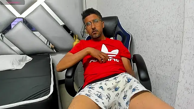 Snapshot of DANIDICK_VC chatting on December 5, 2025, 12:15 pm DANIDICK VC online show from December 5, 2025, 12:15 pm