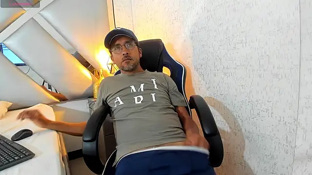 Snapshot of DANIDICK_VC chatting on November 28, 2025, 12:27 pm DANIDICK VC online show from November 28, 2025, 12:27 pm