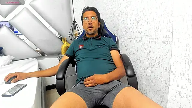 Snapshot of DANIDICK_VC chatting on December 1, 2025, 12:17 pm DANIDICK VC online show from December 1, 2025, 12:17 pm