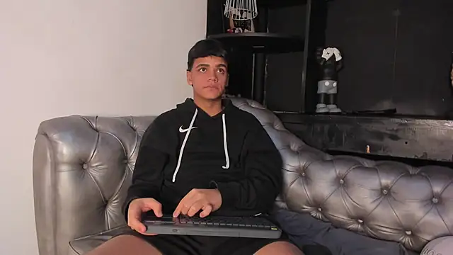 Snapshot of Isaac_Collins_ chatting on November 29, 2025, 8:53 pm Isaac Collins online show from November 29, 2025, 8:53 pm