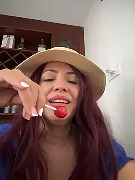 IsaSantoDomingo online show from December 19, 2025, 4:53 pm