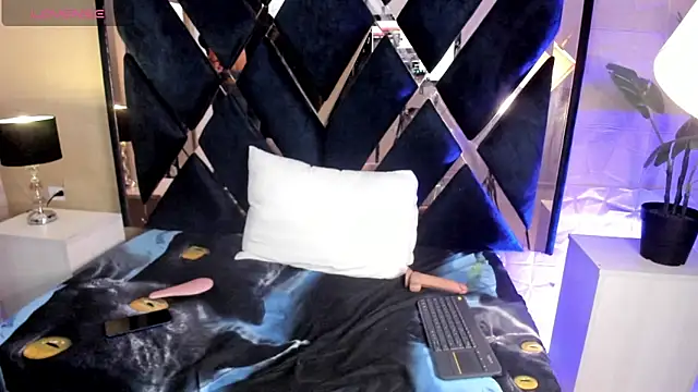 Snapshot of valentina_lenoxx chatting on December 13, 2025, 8:04 pm valentina lenoxx online show from December 13, 2025, 8:04 pm