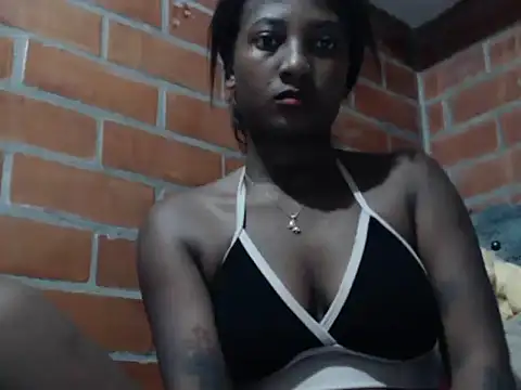 Snapshot of DamarisGreen02 chatting on December 4, 2025, 10:53 pm DamarisGreen02 online show from December 4, 2025, 10:53 pm