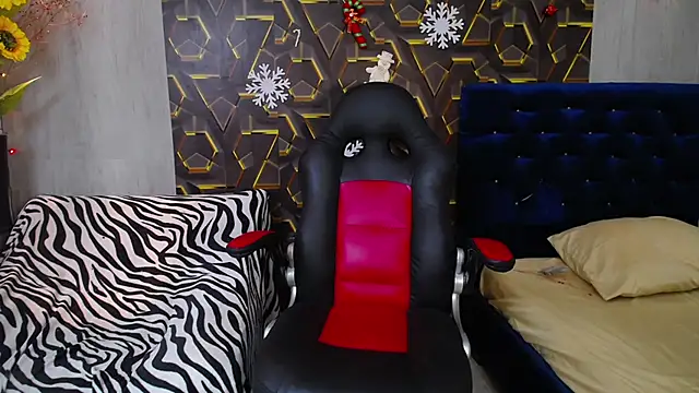 Snapshot of kim_curlyy chatting on November 30, 2025, 2:40 pm kim curlyy online show from November 30, 2025, 2:40 pm