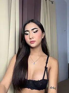 Diannellove online show from May 5, 2026, 6:00 pm