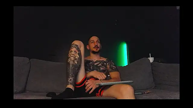 Snapshot of huntingod chatting on November 29, 2025, 7:36 pm huntingod online show from November 29, 2025, 7:36 pm