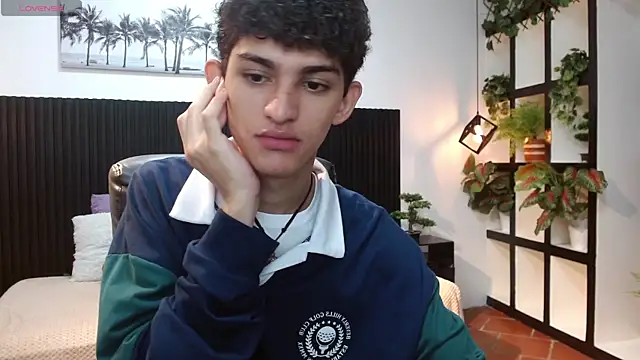 Michaelkoiv online show from December 22, 2025, 12:38 pm