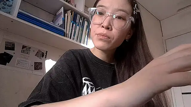 Snapshot of MollyTiger chatting on November 29, 2025, 8:58 am MollyTiger online show from November 29, 2025, 8:58 am