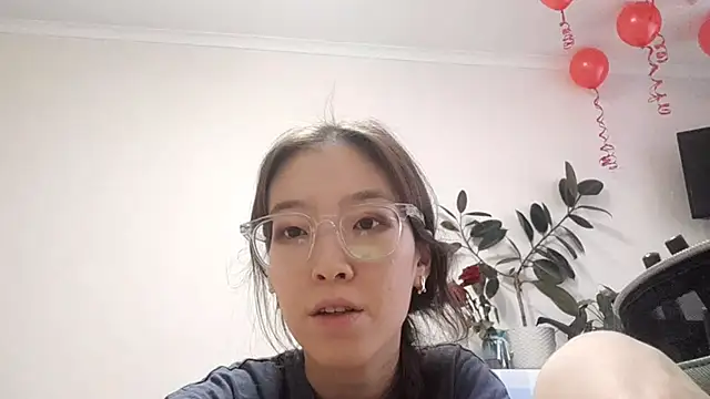 Snapshot of MollyTiger chatting on November 27, 2025, 9:21 am MollyTiger online show from November 27, 2025, 9:21 am