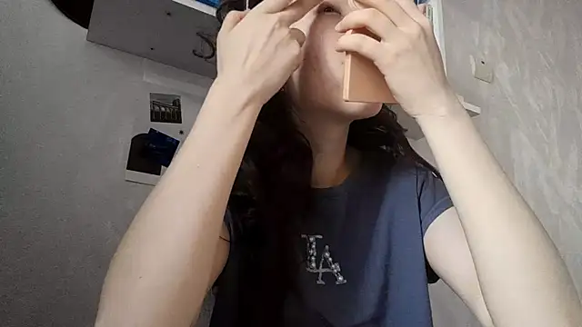 Snapshot of MollyTiger chatting on November 30, 2025, 3:07 am MollyTiger online show from November 30, 2025, 3:07 am