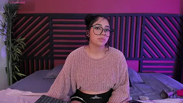 luna cute   online show from February 4, 2026, 7:53 pm