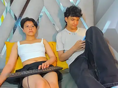 Snapshot of Yui_And_rin_ chatting on December 4, 2025, 3:16 am Yui And rin online show from December 4, 2025, 3:16 am